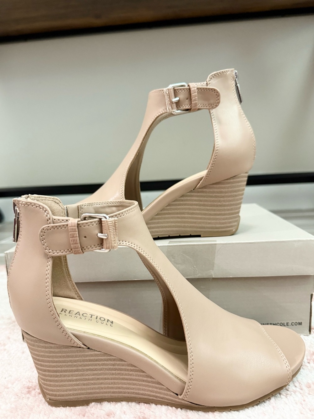 Kenneth Cole Reaction Women's Chai Gracie Wedge Sandals size 7 1/2